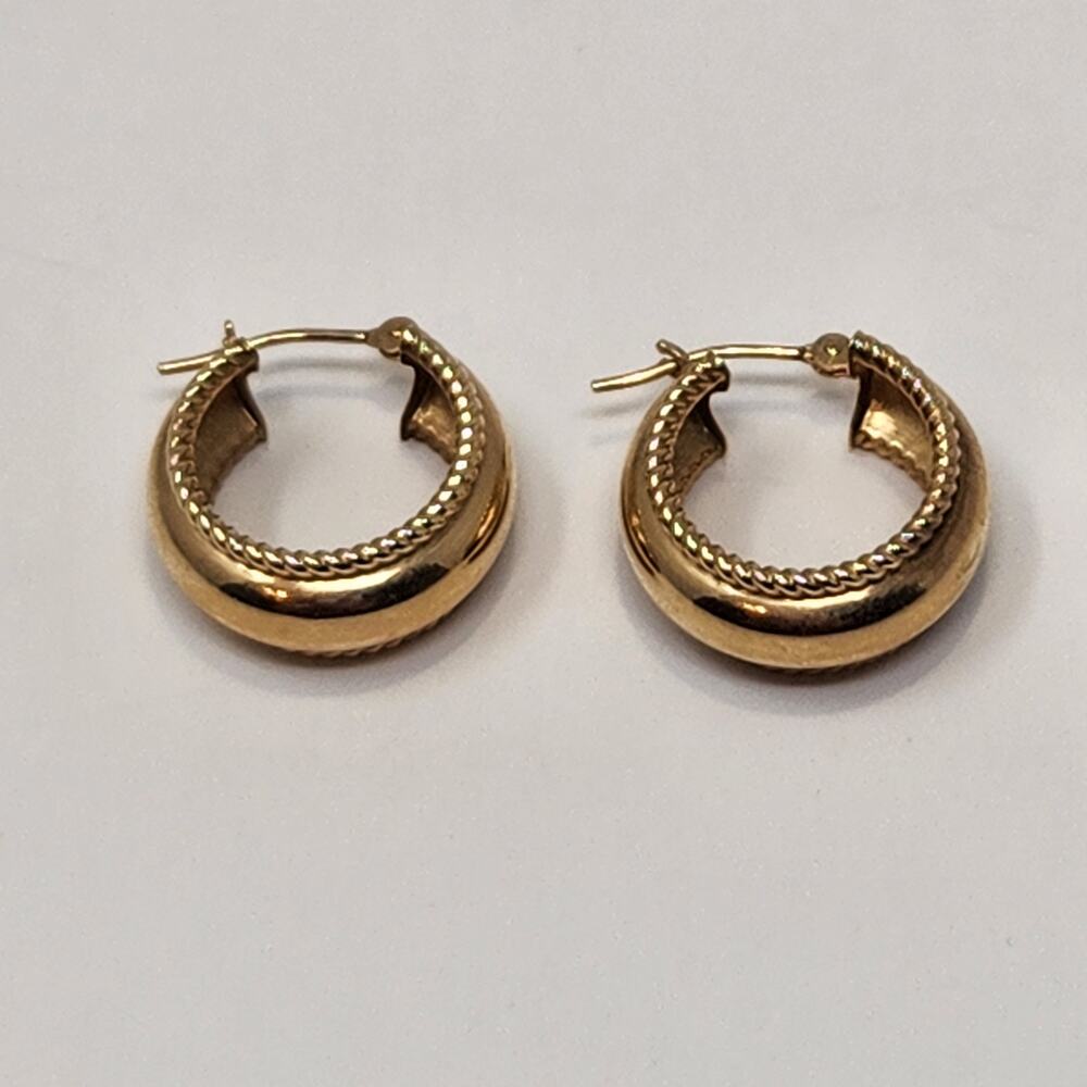 JCM 14k Yellow Gold Small Wide Hoop Earrings Rope Textured Edge Jacmel Mauritius - Picture 2 of 7